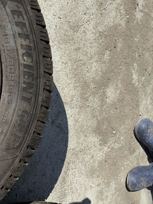 2 бр. летни гуми GOODYEAR 195/60 16c за бус 6 платови