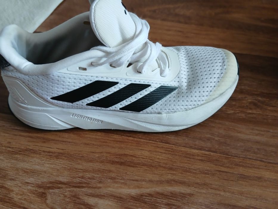 Кросовки адидас.