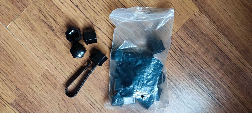 Капачки за болтове/гайки на джанта  - 5 €