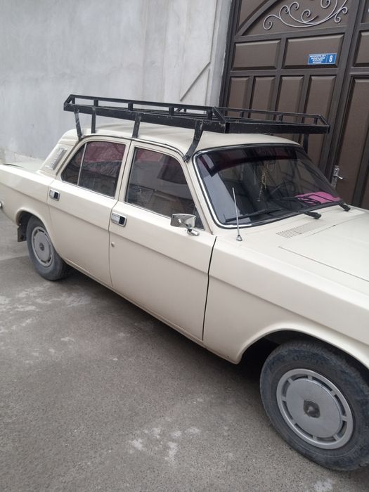 Gaz 24 ( Volga }