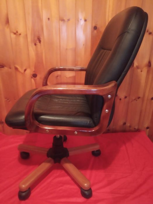 Кресло кожаное черное