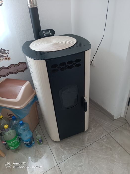 Vând sobă pe peleți