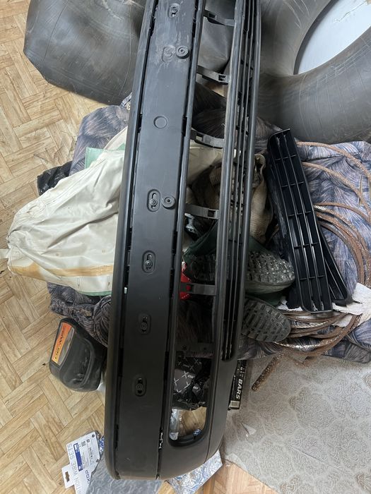 Продам бампер Ауди 100 Ц четыре новый