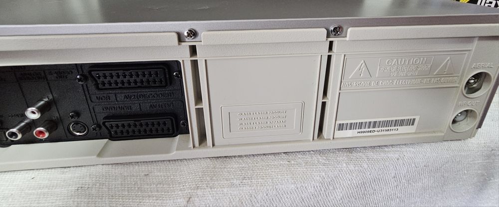 Vând Combo vhs -dvd Funai Dpvr-6630