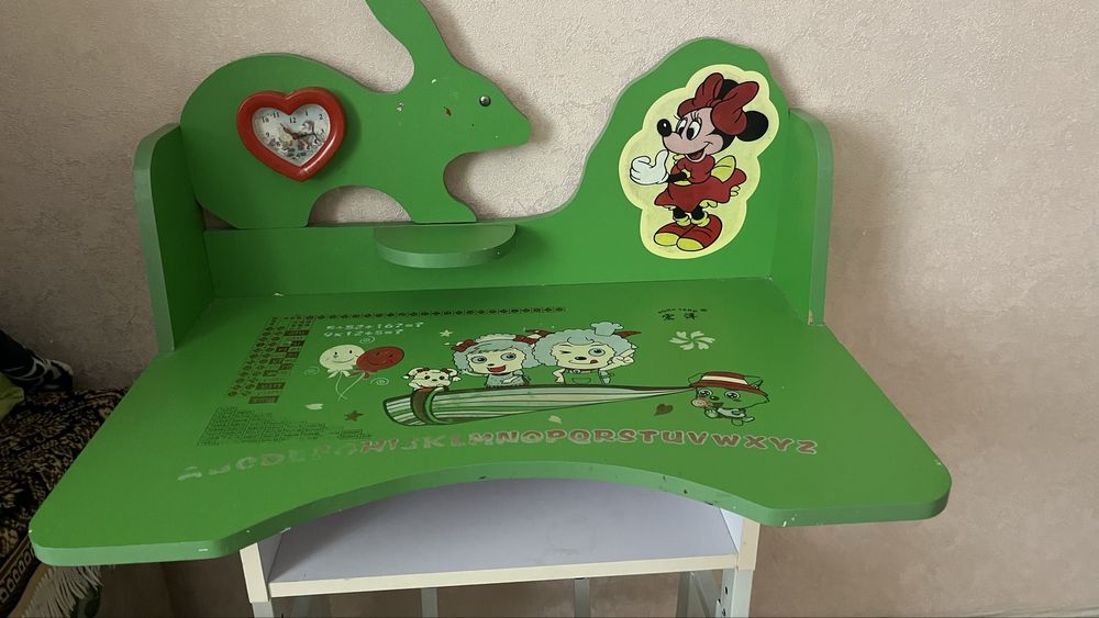 Детский стол в хорошем состояний