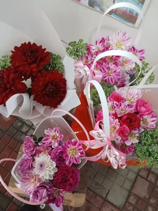 Продам букеты и сумочки с живыми цветами