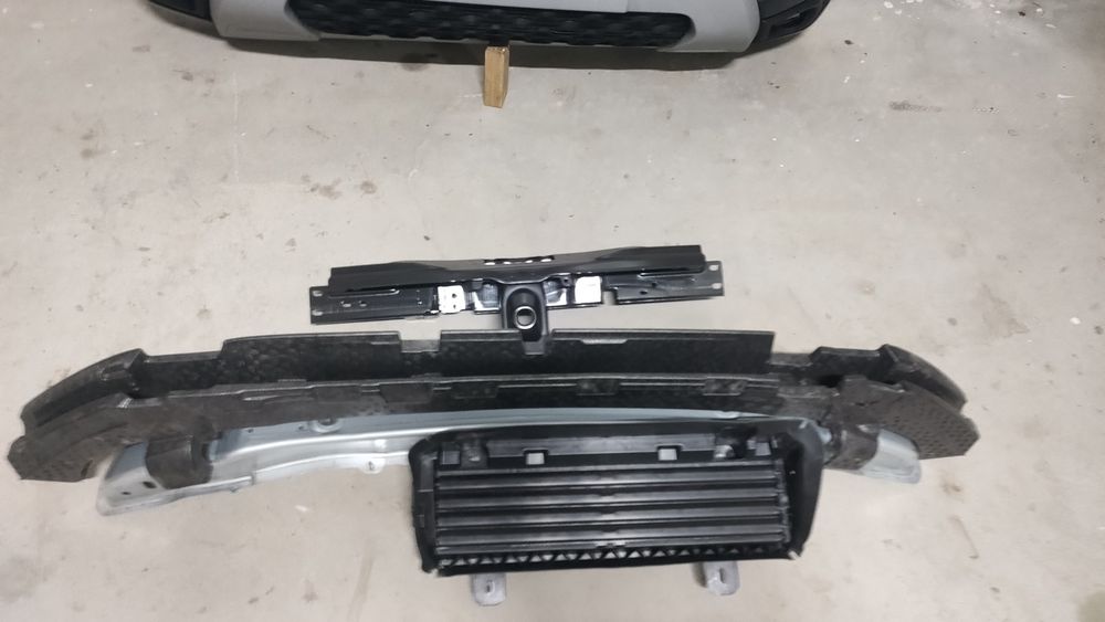 Bara fata , faruri, trager, traversa,volet Dacia Duster 2018,2019