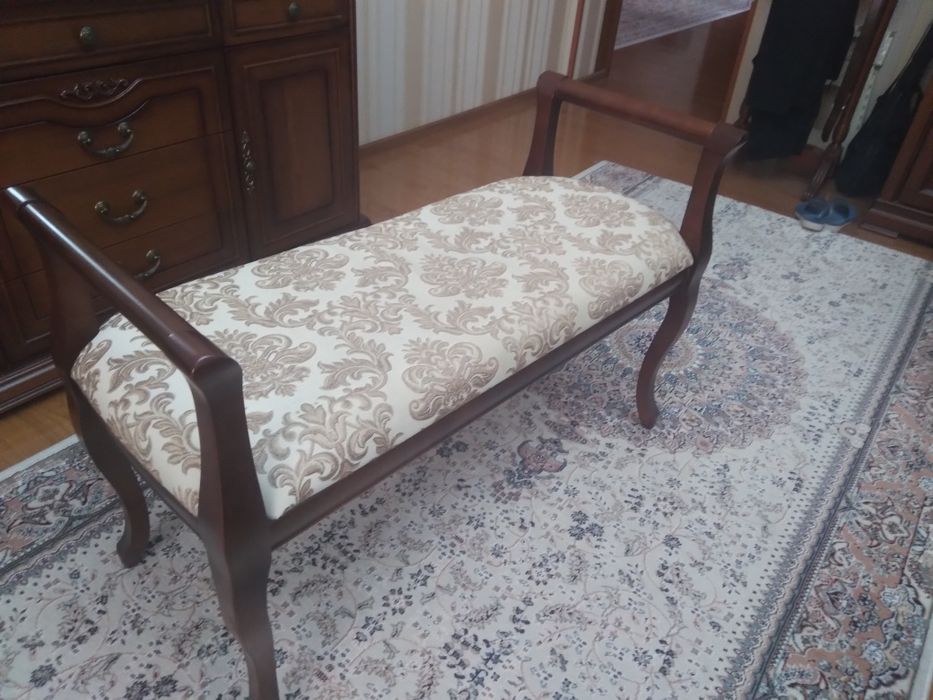 Диванчик,кресло к спальному гарнитуру