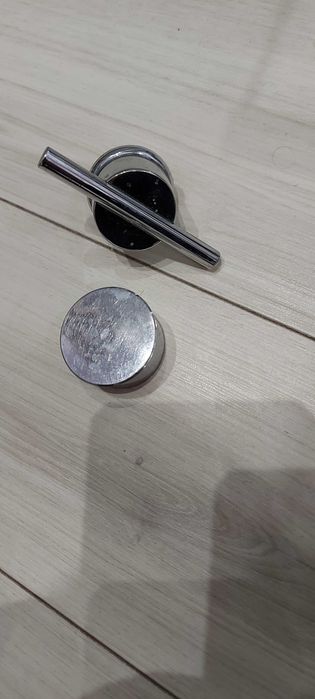 Дръжки за душ кабини , стъклени витрини и прегради ,стъклени врати