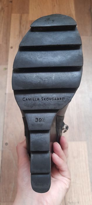 Продам босоножки