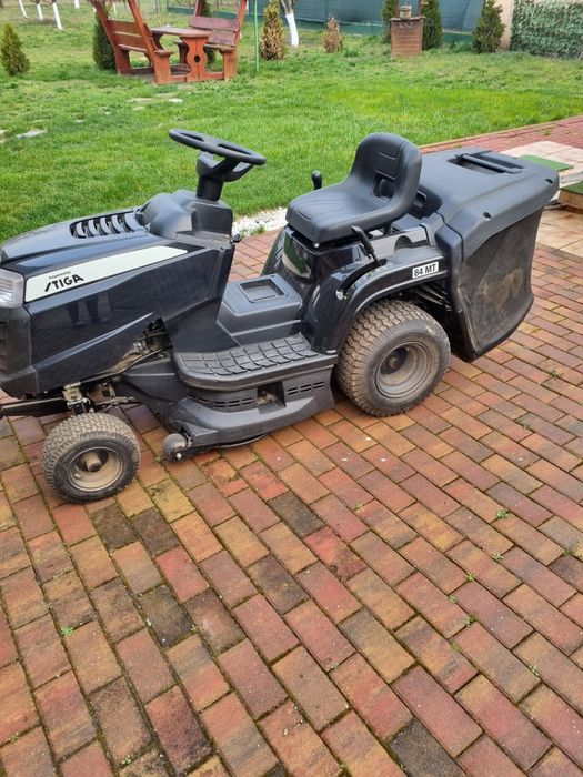 De vanzare gazon tractoras