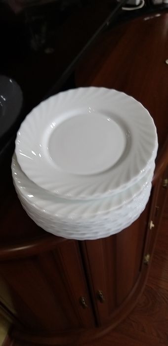 Тарелки фарфоровые