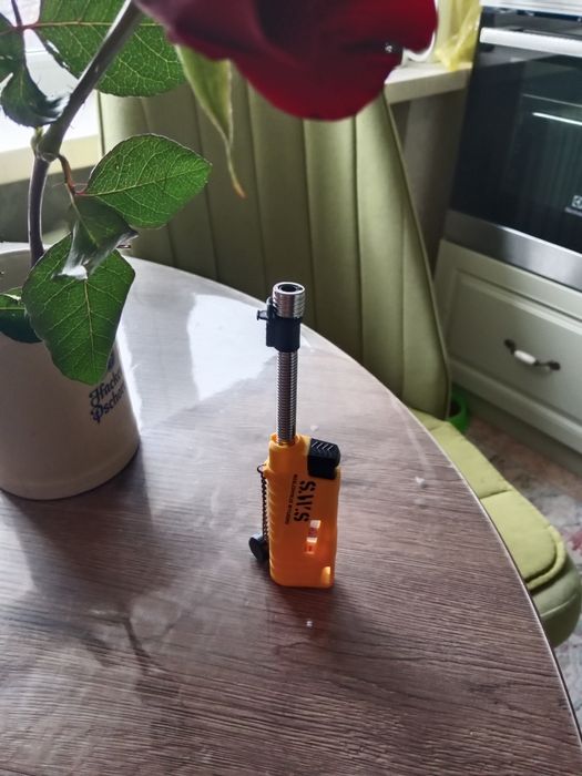 Зажигалка с выдвижным носом .