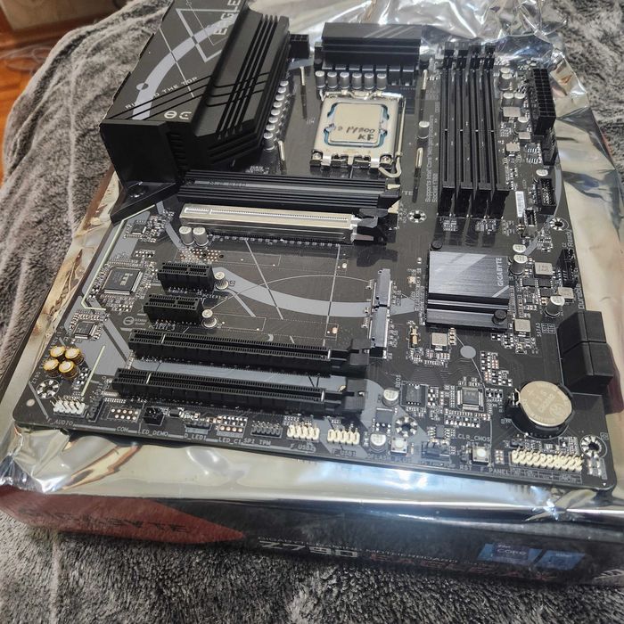 Gigabyte Z790 Eagle AX DDR5 — мощная база для Intel