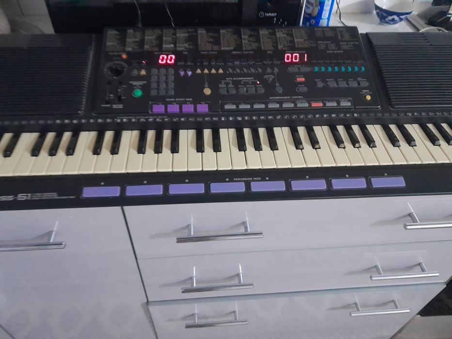 ативный синтезатор Yamaha PSS-51.
