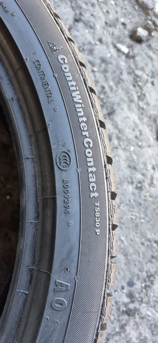 4 anvelope iarna ca noi Continental 255/35/19.Pretul este pe bucata