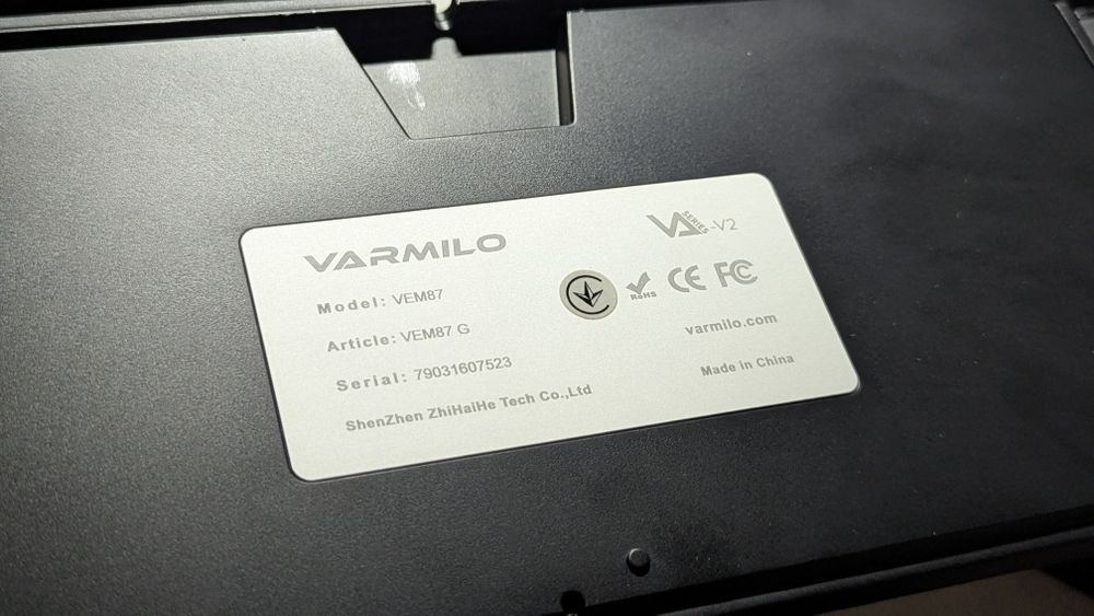 Продам премиальную механическую клавиатуру Varmilo VEM87 Panda R2