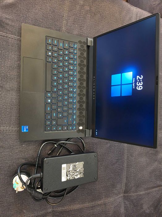 Alienware m15 R7 - i7 12700h / 16 Ram / RTX 3060 / 512 SSD