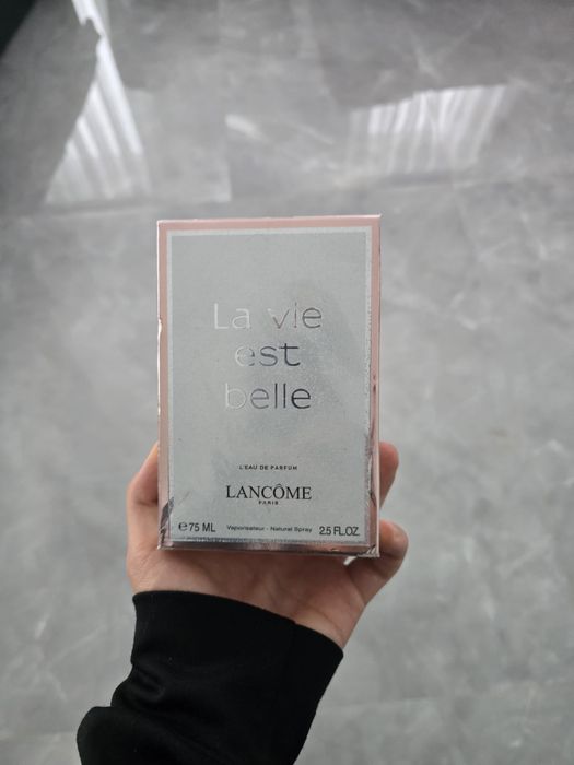 Vand parfum La vie est belle lancome