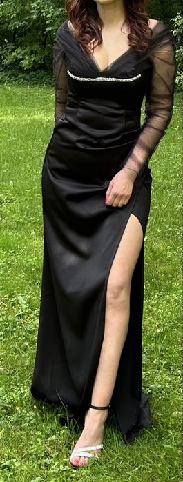 Rochie neagra din matase elastica si tulle