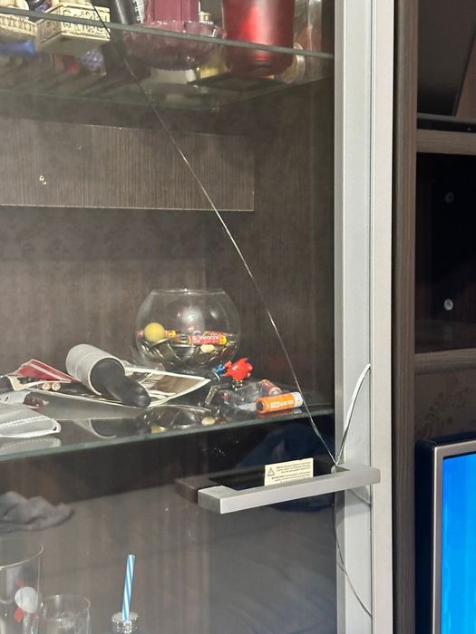 Шкаф горка б/у в хорошем состоянии