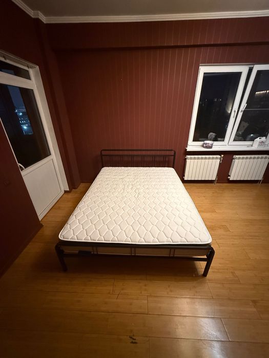 Кровать с матрасом