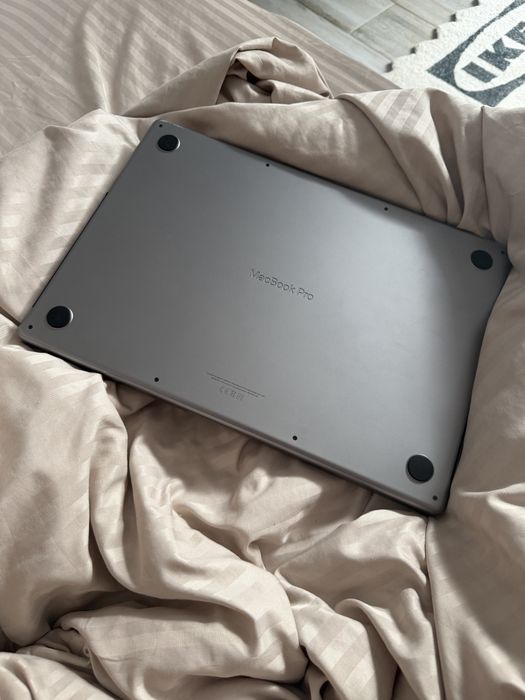 MacBook Pro 16 M1 Pro - Workstation Desktop - Display Defect