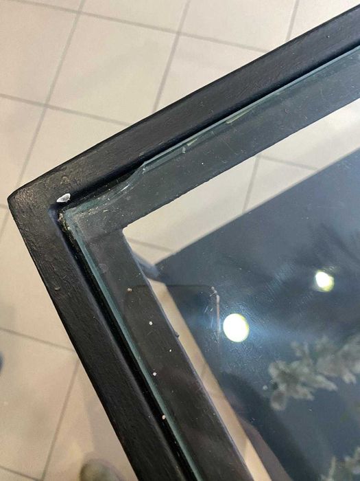 Mese de expunere tip cub cu blat sticlă - magazin/butic