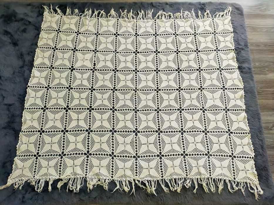 Cuvertură mare brodată manual