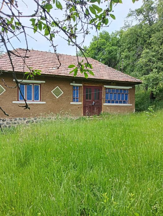 Casă de Vânzare cu teren generos