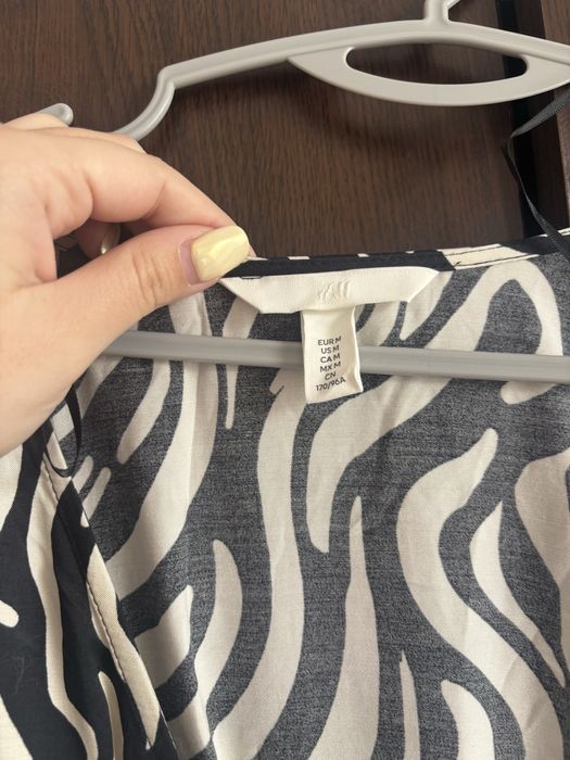 Рокля H&M с десен