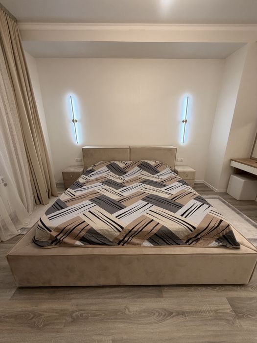 Продам кровать широкую