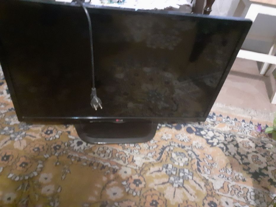 Vând un televizor plasma HD LG 350lei
