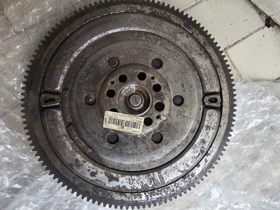 Демферен маховик за бмв е60 е61 525D