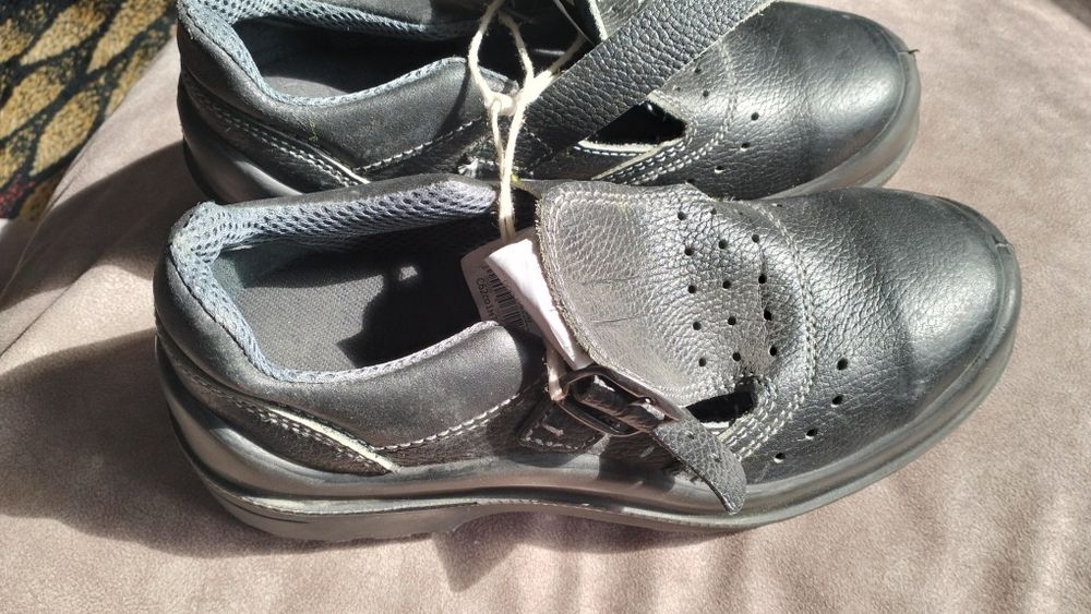 Продам спец обувь осень