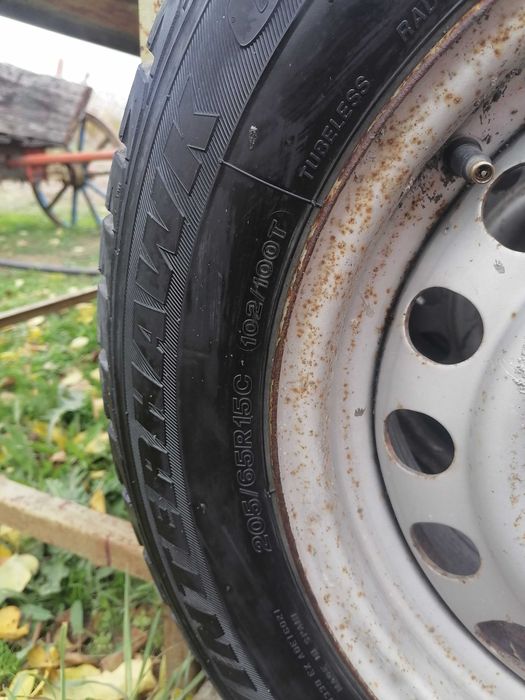 Зимни гуми с джанти 205 65 15С Фаристон