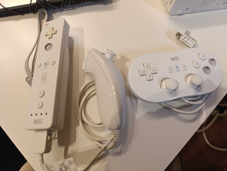 Nintendo Wii Bundle с компонентен видео кабел и класически контролер