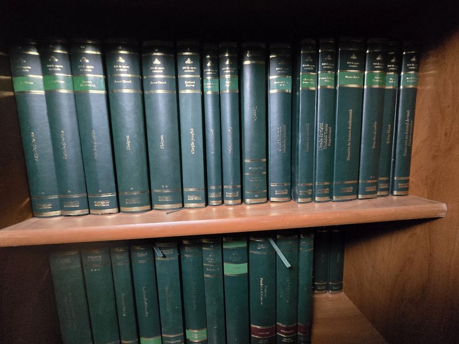 70 de exemplare din colectia " bibloteca adevarul"