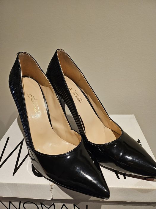 Черни високи токчета