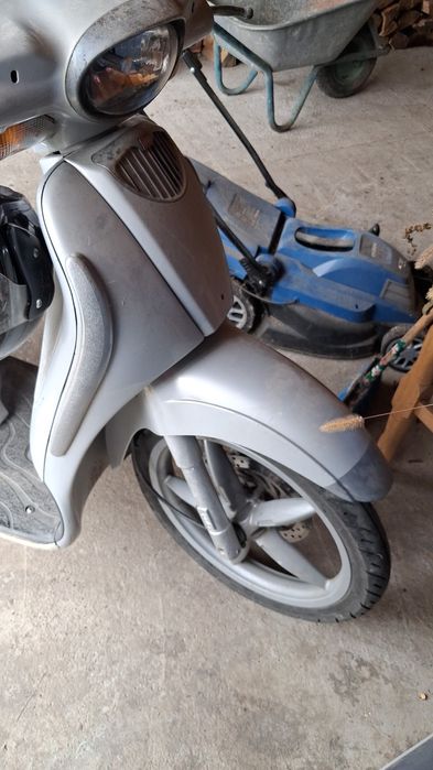 Scuter aprilia scarabeo