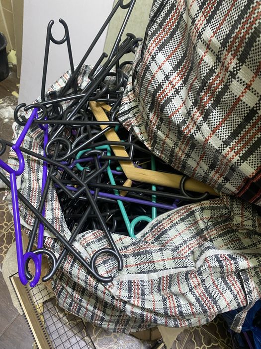 Вешалки. Очень много вешалок оптом