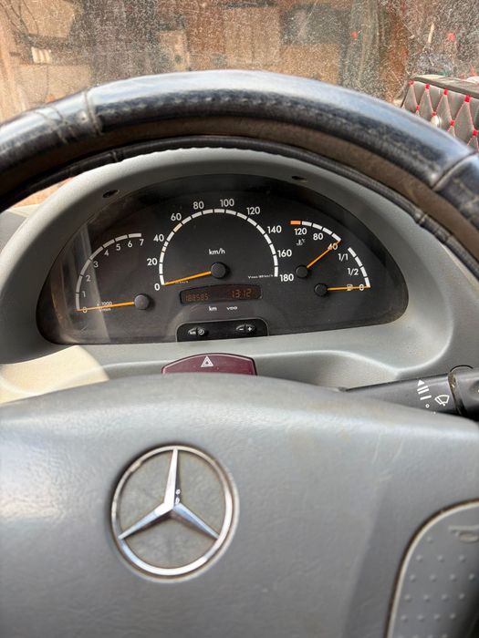 Vand Mercedes basculabil