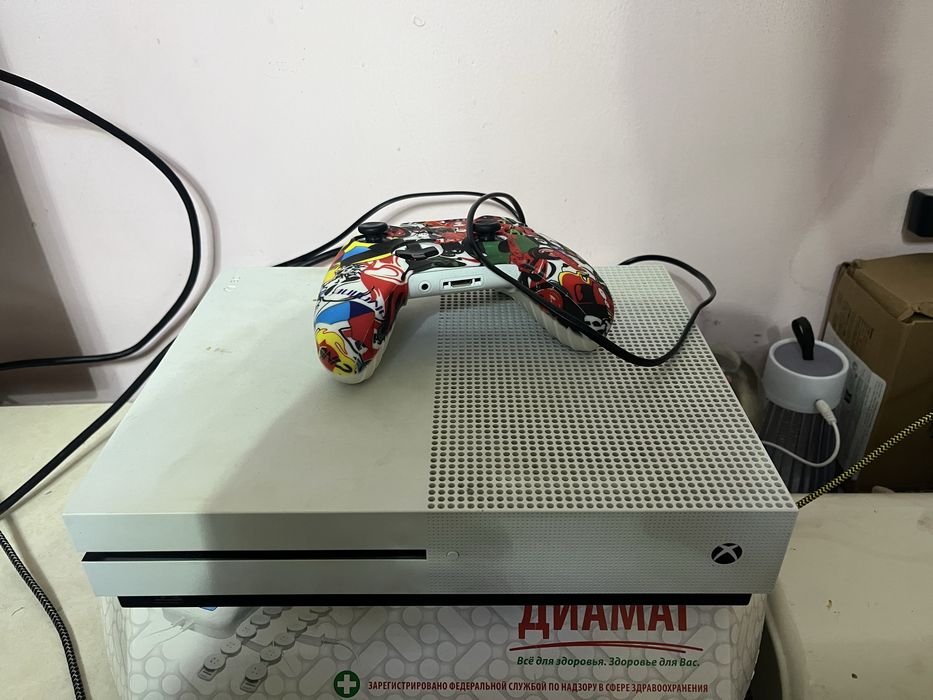 Xbox one s500gb  в отличном состоянии