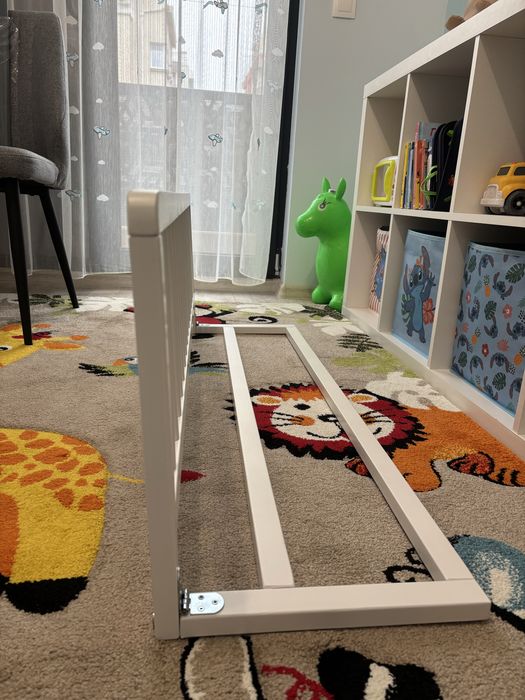 Дървена преграда за легло