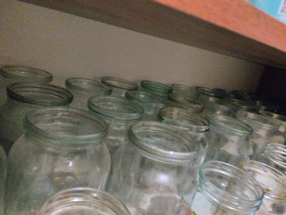 Продам банки 2л, 1л.