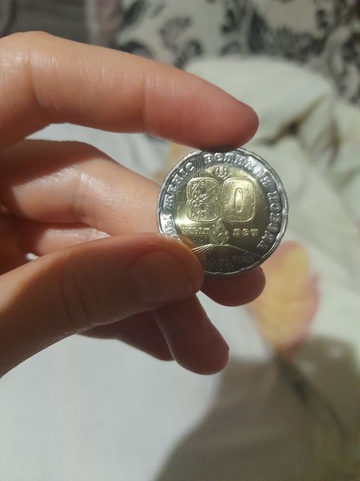 Продам монету за