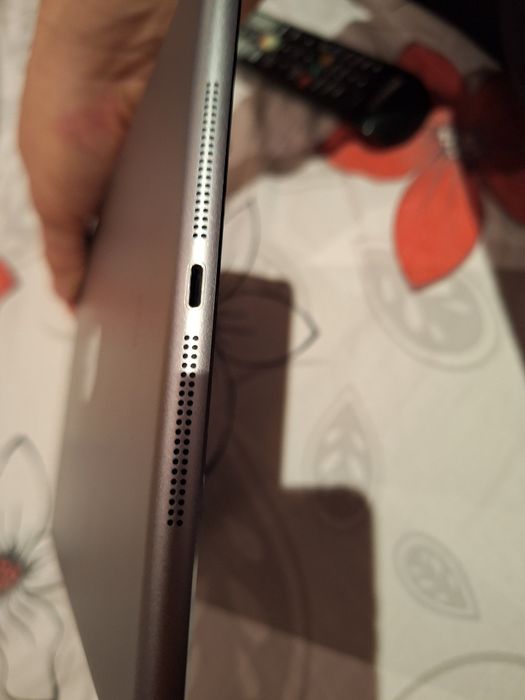 Продавам .ipad air 16gb