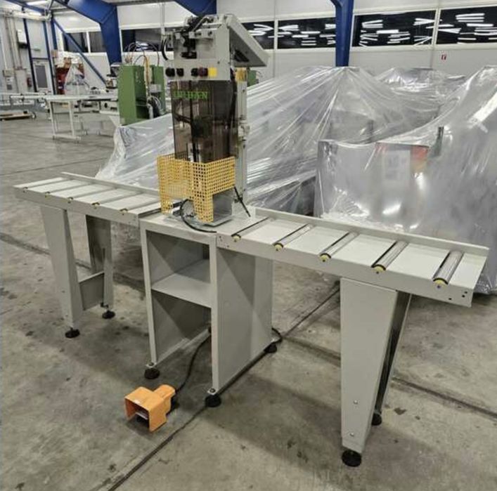 Автоматична винтонавивна машина URBAN DS 1700 за дограма