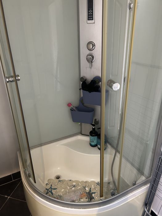 Cabina de dus cu hidromasaj