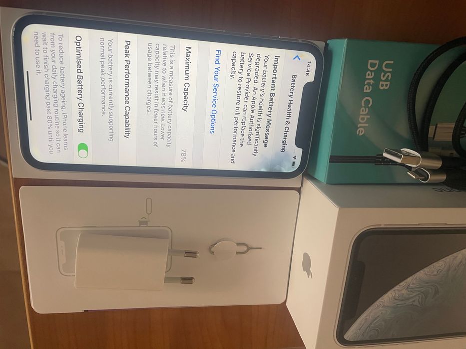 iPhone XR 64 gb бял